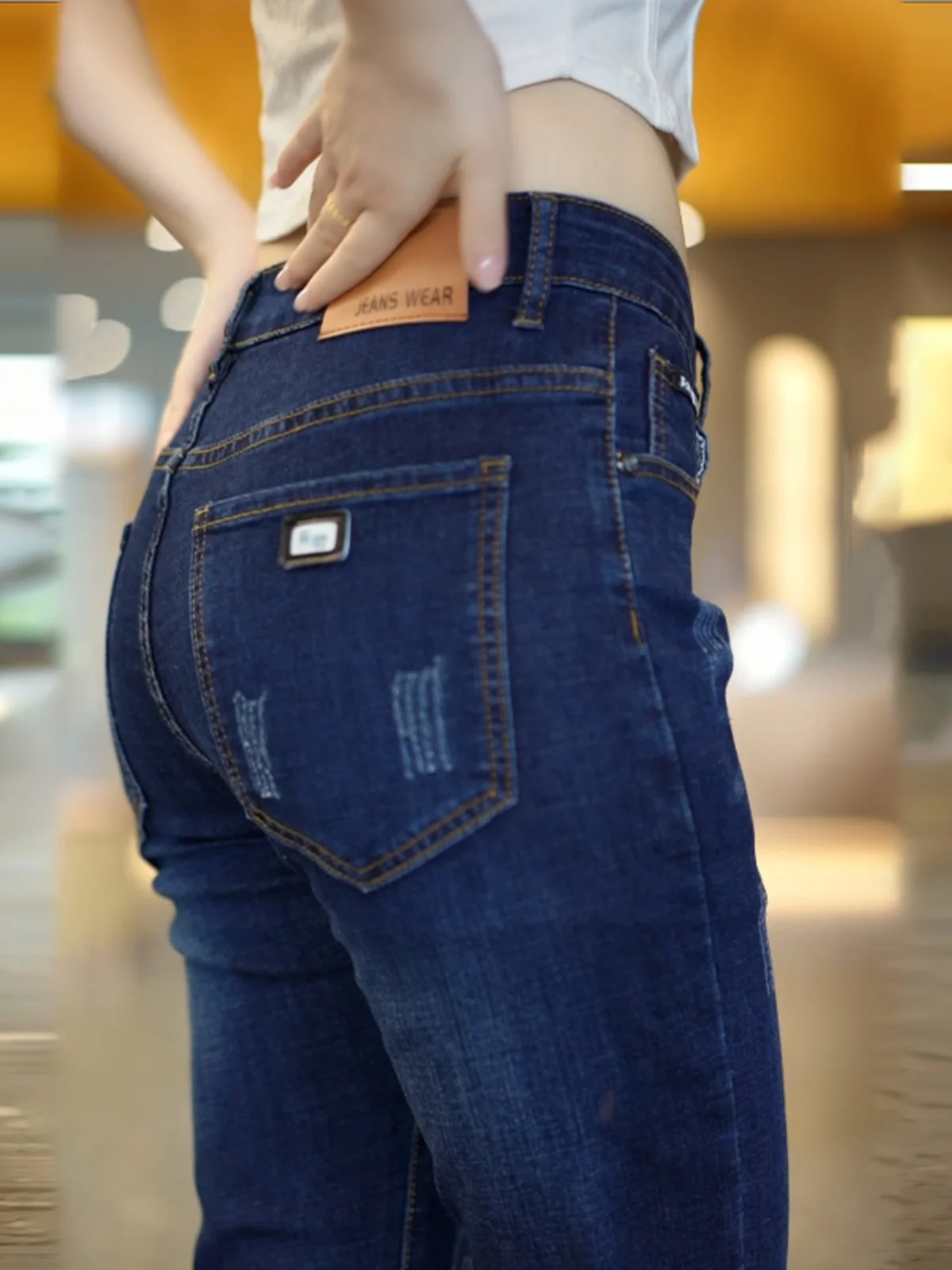 100字で伝えるべきポイントは？デニムパンツを選ぶときの本質を解き明かす