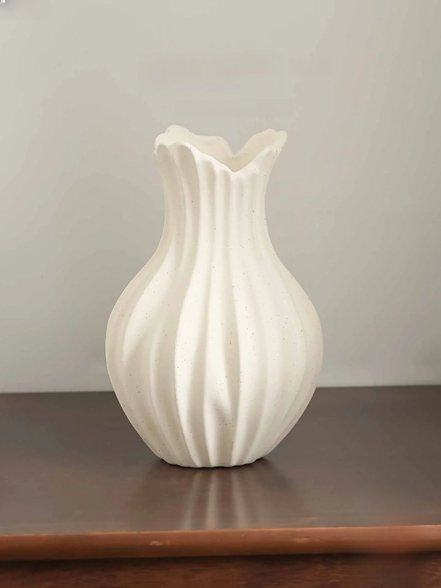 アートフラワーベース：現代風陶器の個性と機能性を実現