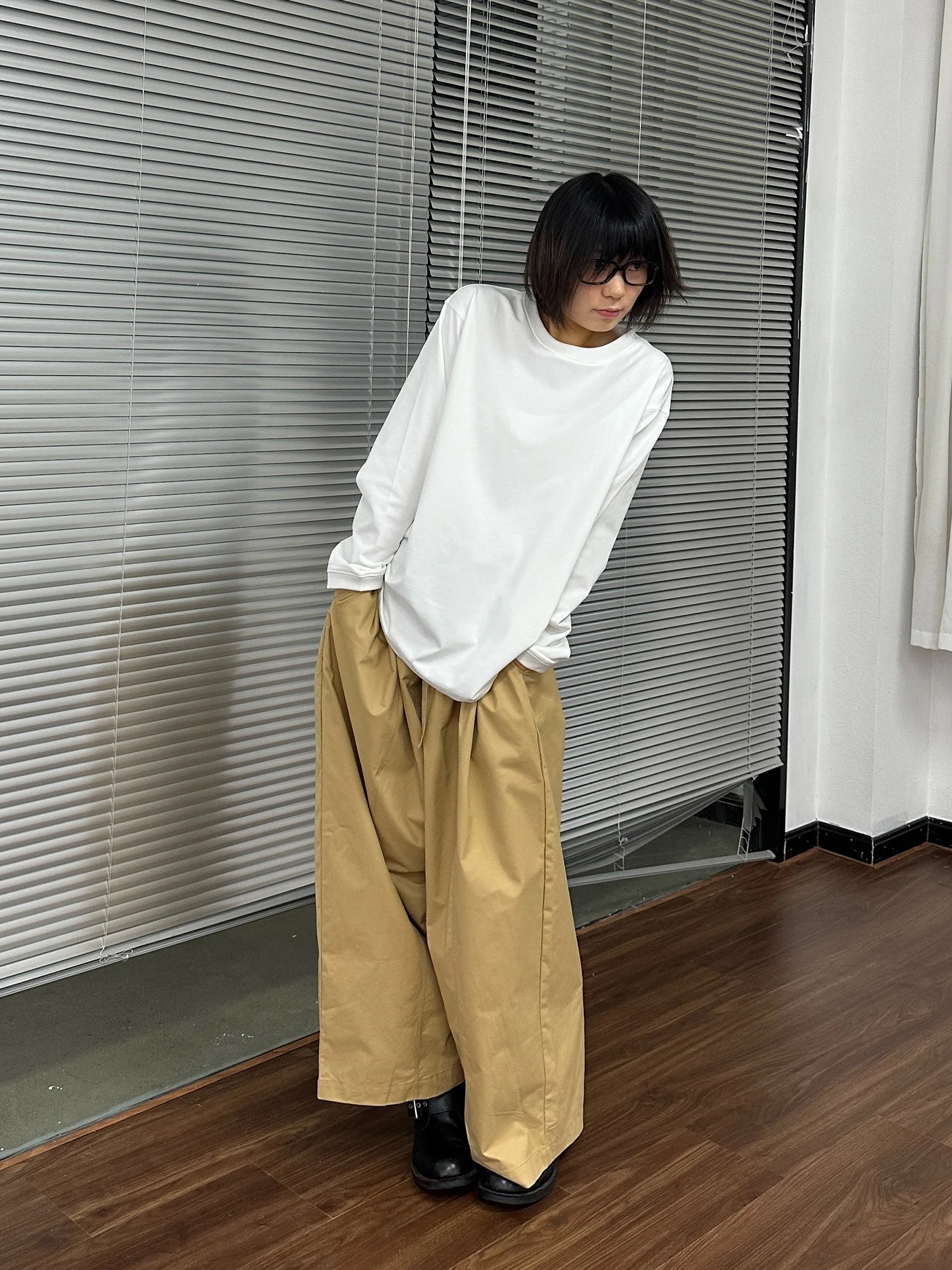 カーゴパンツ コーデ レディース 振り返りガイド｜通勤に合う選び方とスタイルのバランス