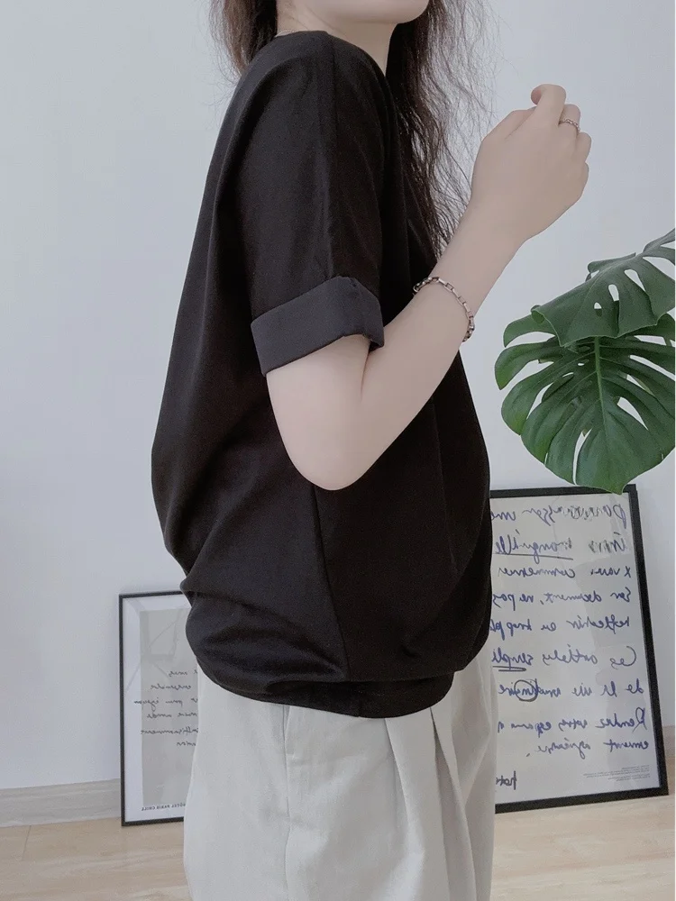 ママコーデの基本スタイルとは？ドロップショルダーTシャツで失敗しない日常コーデを徹底解説