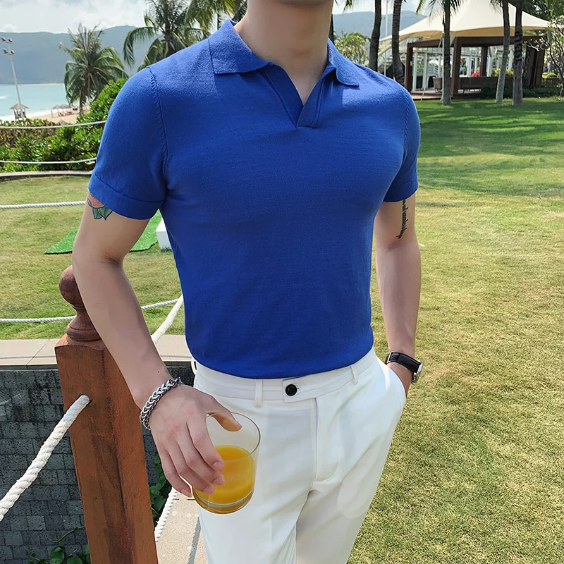 夏 メンズ コーデ - ビジネスカジュアルにおける錆色とネイビーブルーのポロシャツの役割