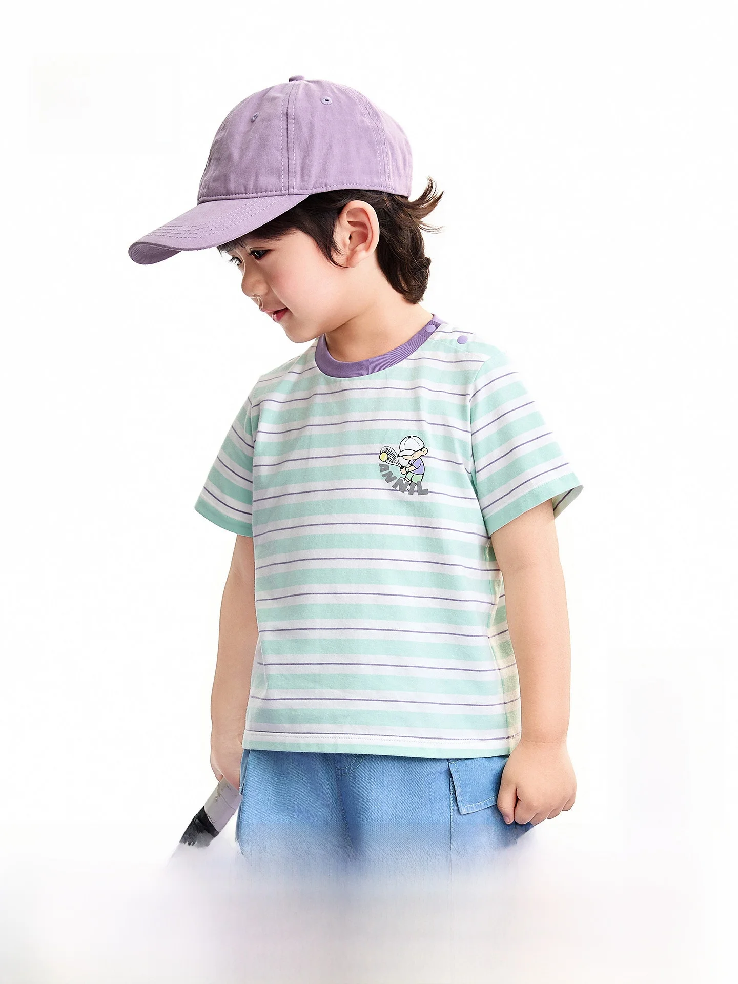 人気のモード系Tシャツとは？白と緑のストライプが選ばれる理由とは？