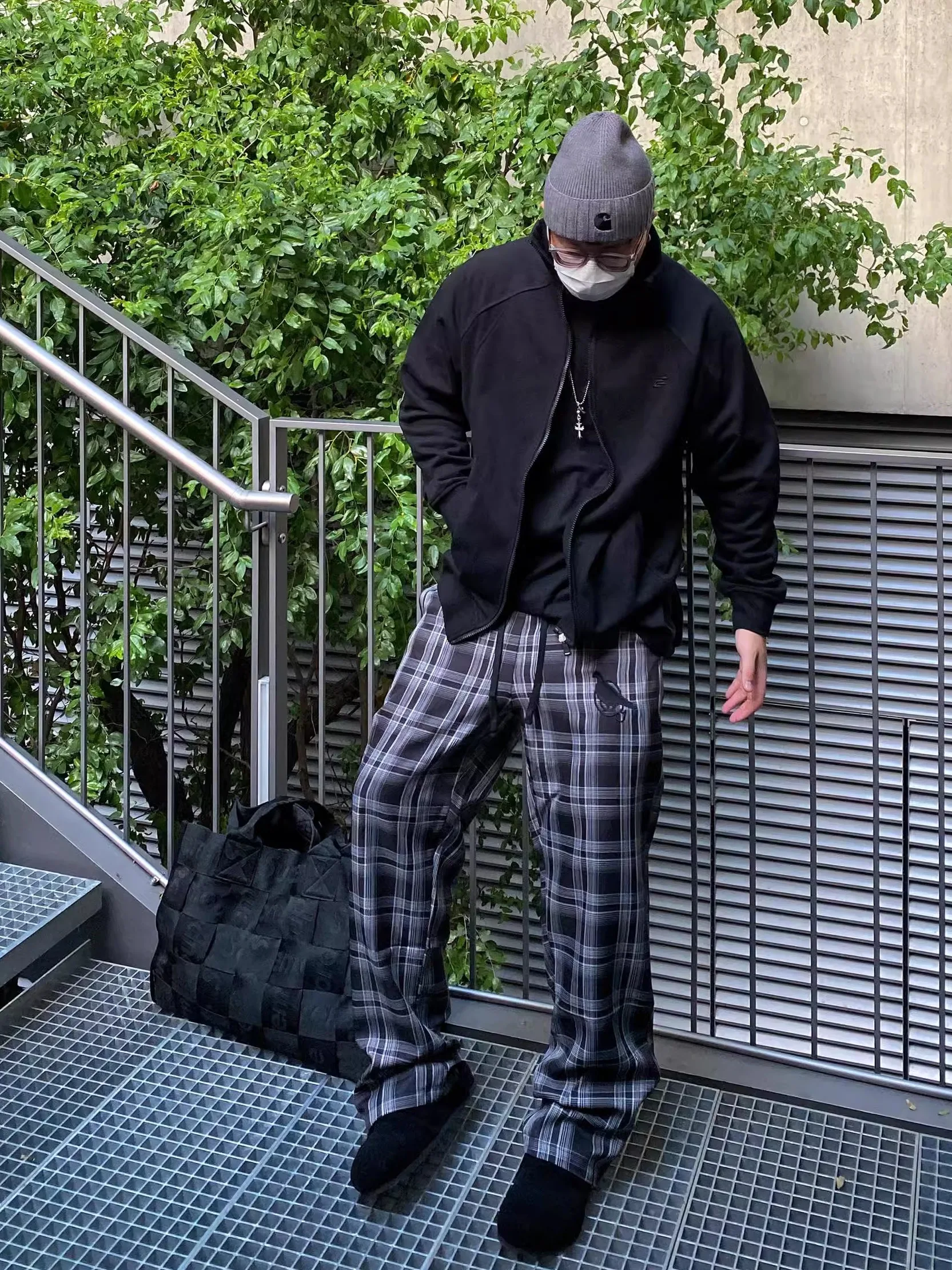 カーゴパンツ メンズ コーデ 完全ガイド｜通勤・日常で失敗しない選び方と組み合わせ術