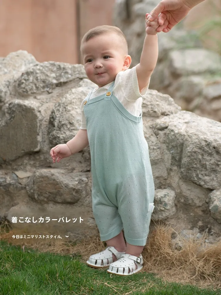 乳幼児外出時の涼しい服装としてのジャカードサロペットパンツの実用性