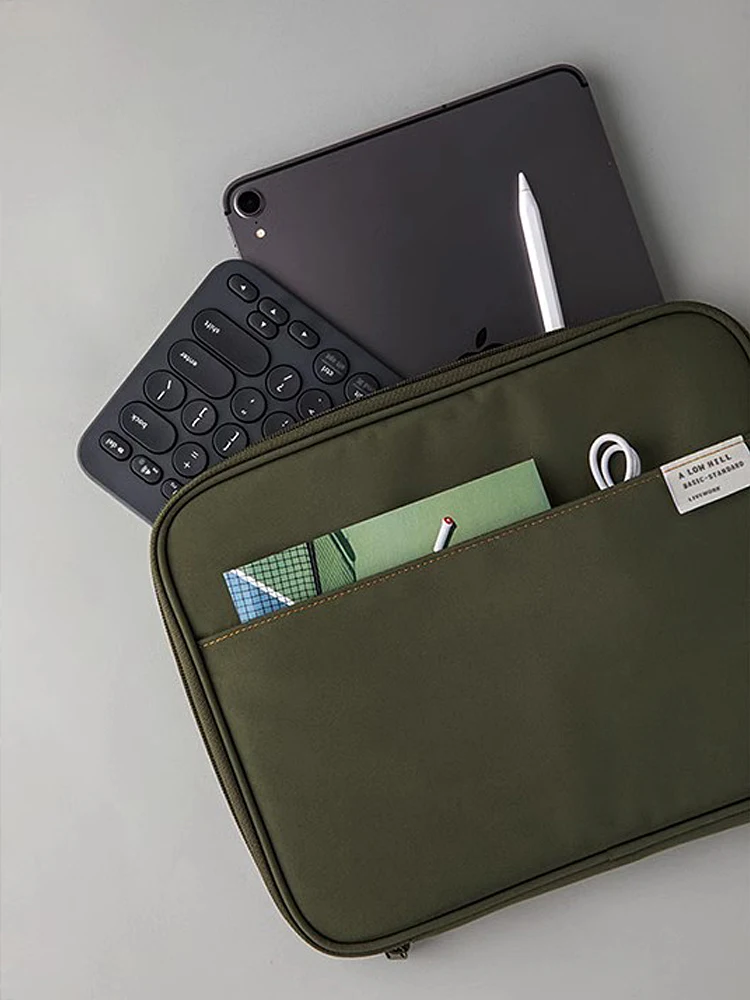 ノートパソコンの便利グッズとしてのiPad用多機能収納バッグ