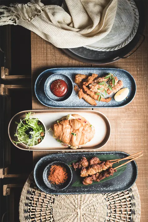 おしゃれな陶製餃子皿【楕円形・和風デザイン・高級感】