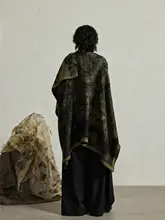 中式水墨画デザインの開叉ケープ【秋冬用・保温性・ダブルフェイスニット】