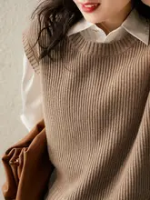 秋冬向けのデザイン感あるニットベスト【100%ウール・インナー重ね着対応・ゆったりフィット】