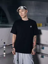 シンプルなデザインのストリートダンスTシャツ【半袖・ロゴ付き・通気性】