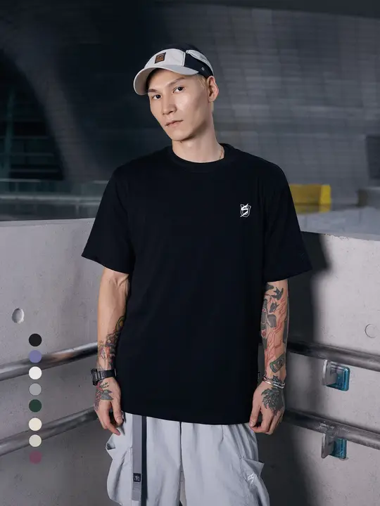 シンプルなデザインのストリートダンスTシャツ【半袖・ロゴ付き・通気性】