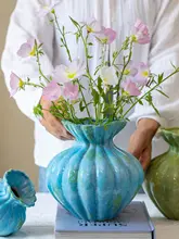 高級感あるビンテージ風の陶製花瓶【インテリア装飾・ホテル向け・アート作品】