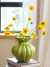 高級感あるビンテージ風の陶製花瓶【インテリア装飾・ホテル向け・アート作品】