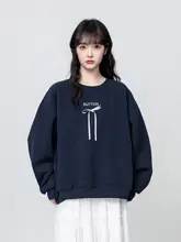 デザインリボン付きラウンドネックスウェットシャツ【学生向け・ゆったりしたフィット・春秋用】