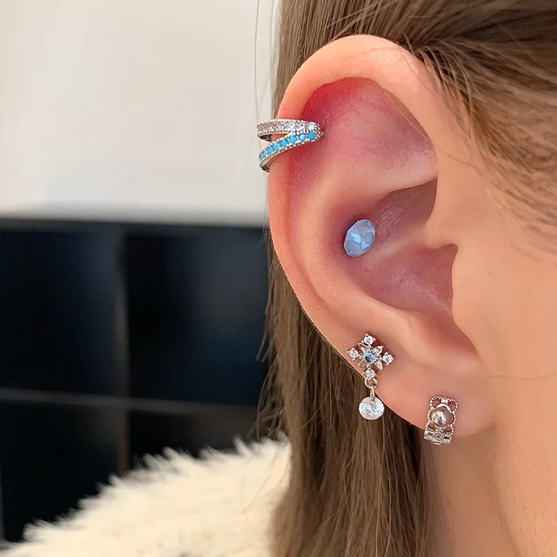 カーブピアスのデザインと素材：RINGRING チタン製U型ピアスの実用性と選定基準