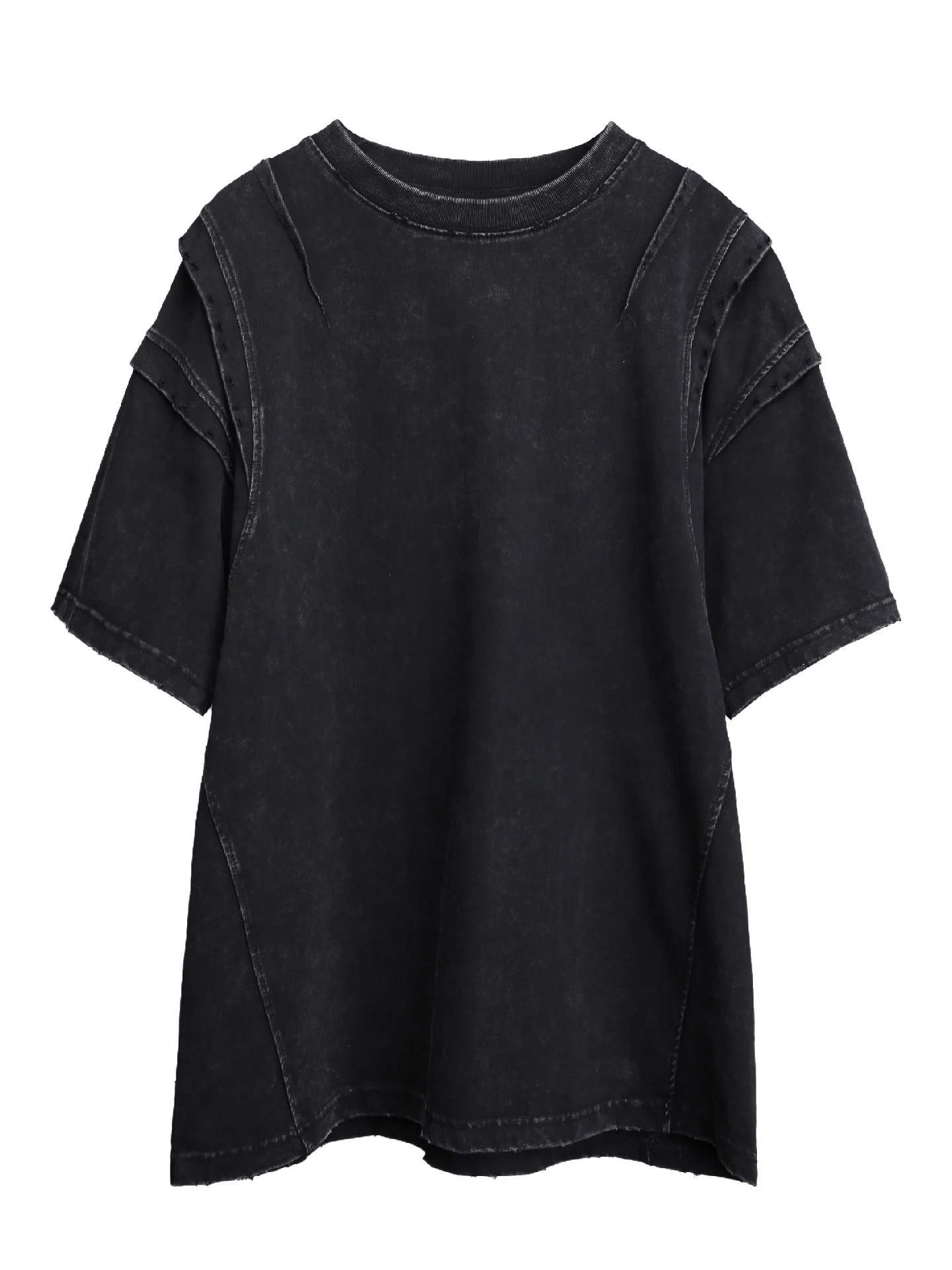 黒Tシャツが色褪せするのを防ぐには？アンティーク風の重厚感あるTシャツが解決する理由