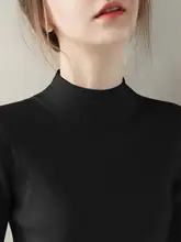 シンプルなハイネックブラックニットトップス【レディース・秋冬用・フィット感・長袖】