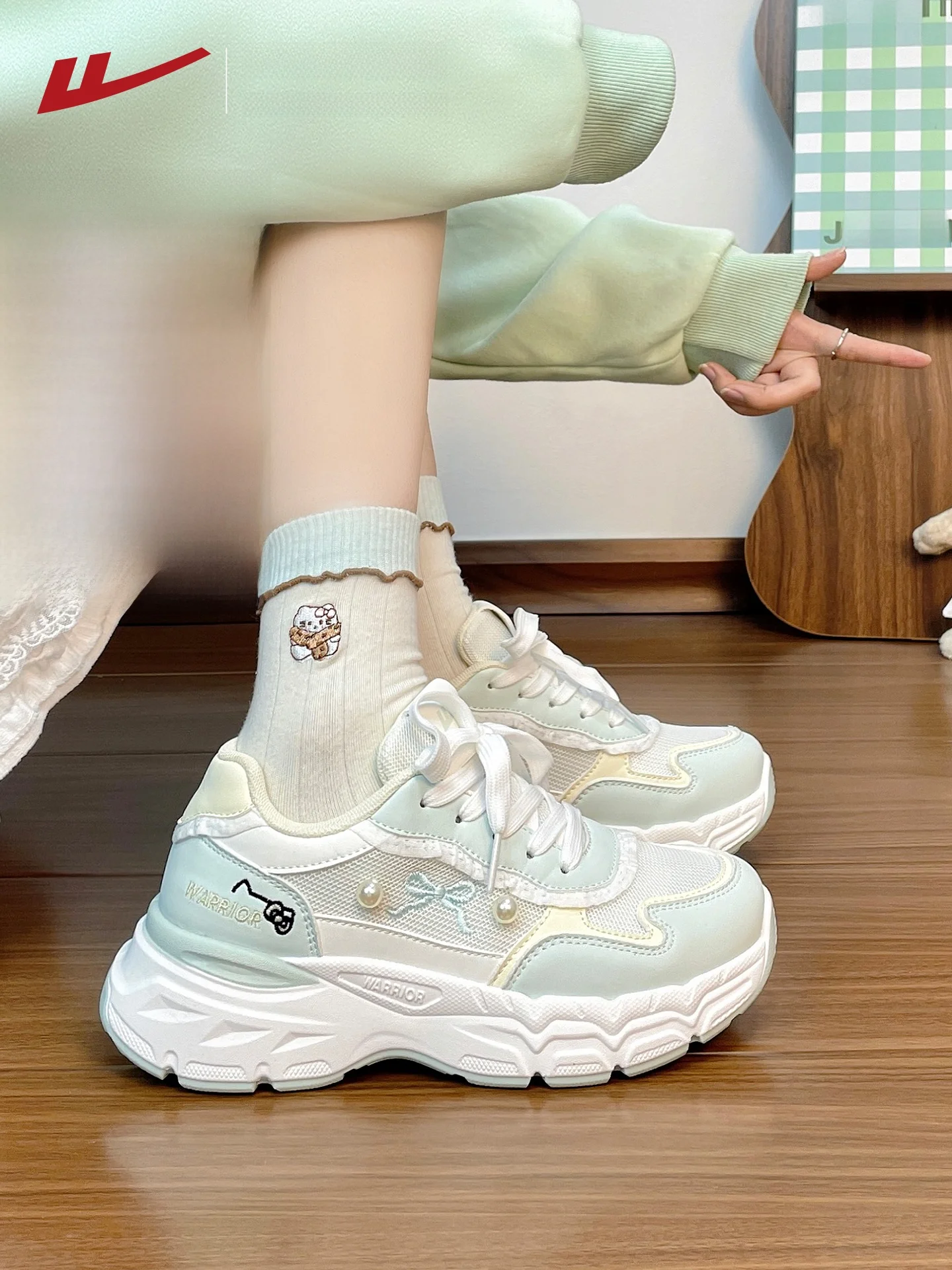 女子高生スニーカー：Warrior/回力夏用厚底透過型スニーカーの実用性とシーン別活用