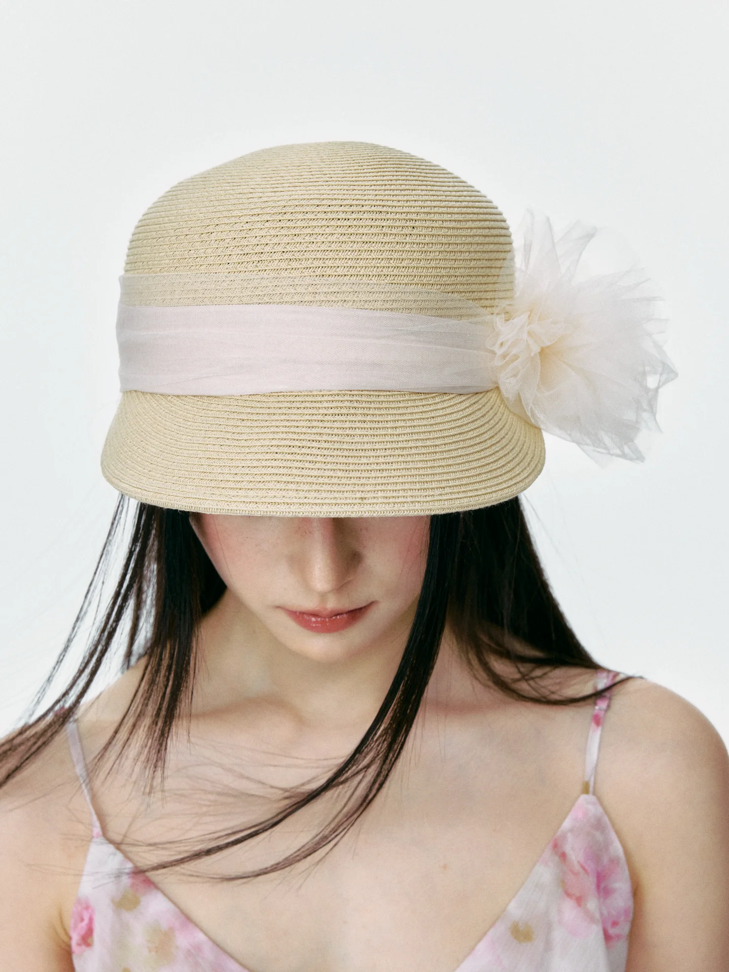 サマーニット帽をどう選ぶ？花柄の草編みキャップが夏の日常を彩る理由