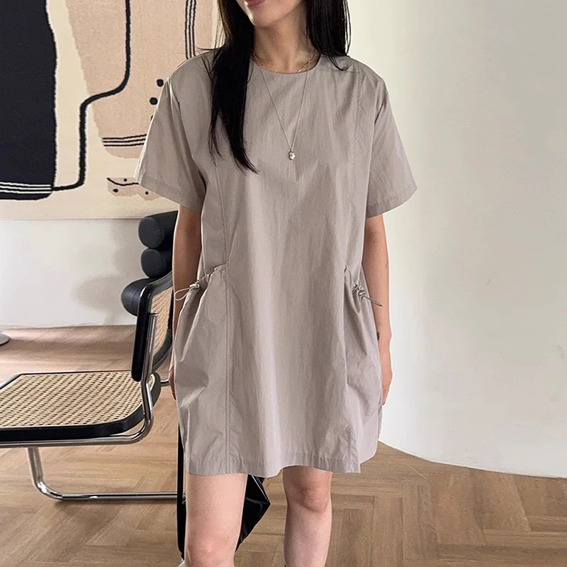 6月後半に着るきれいな服装はどう選ぶ？レトロ風の半袖ワンピースが通勤にぴったり