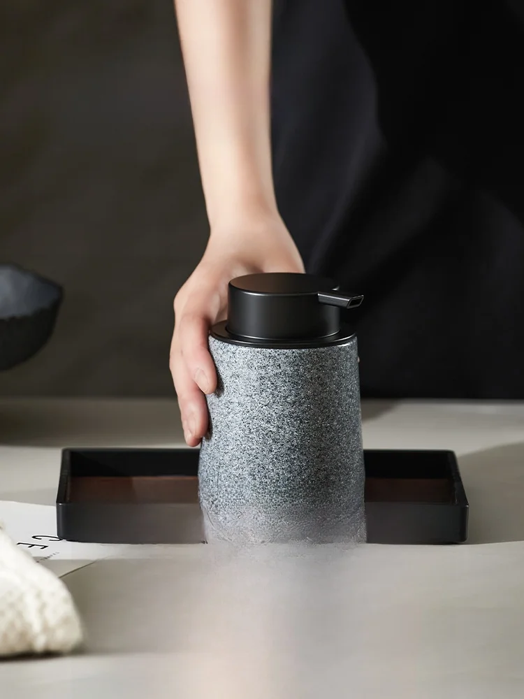 ペンシルナイト リアンピン スピナー ハンドソープ フィルボトル：オーガニックボディソープの実用性とデザインのバランス