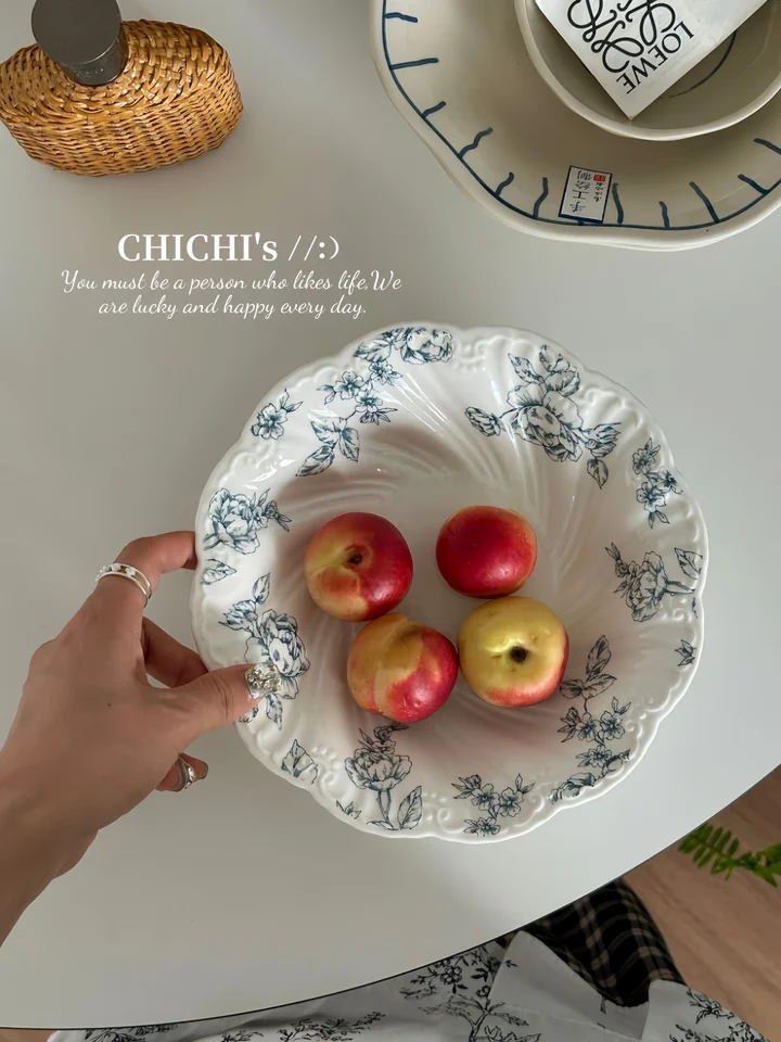 フランス風浮彫りデザインのビンテージブルーフラワー陶器プレート  【家庭用・ディッシュ・デザート用・パスタ用・深型】