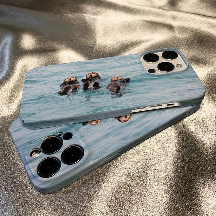 iPhone 16 Pro Max対応 三匹のカワウソデザインスマホケース【防摔・フルカバー・マット仕上げ】