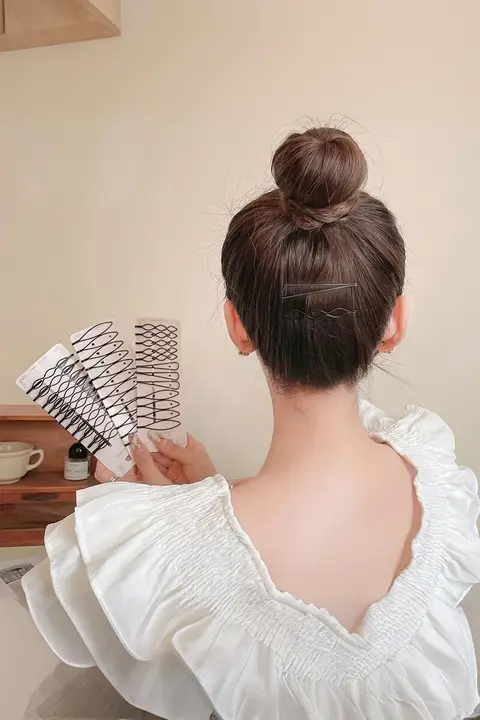 黒のヘアクリップ【後頭部用・サイドバングに最適・頭飾り】