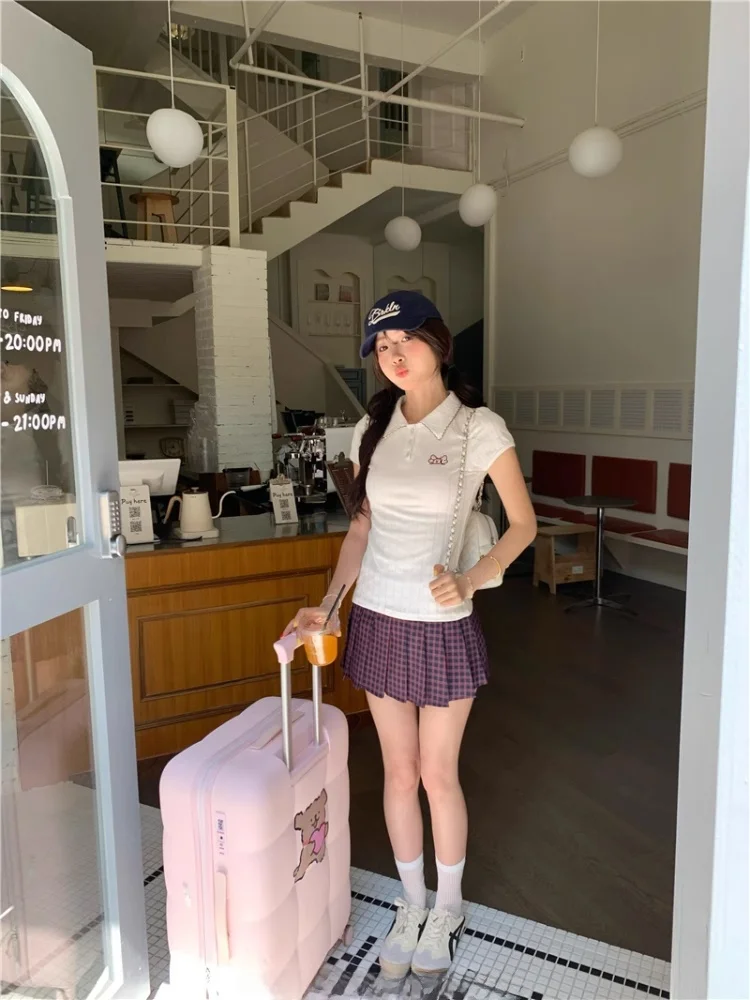 婦人用ポロシャツはどう選ぶ？学院風の白格子ポロシャツが、春から夏にかけての日常を彩る理由