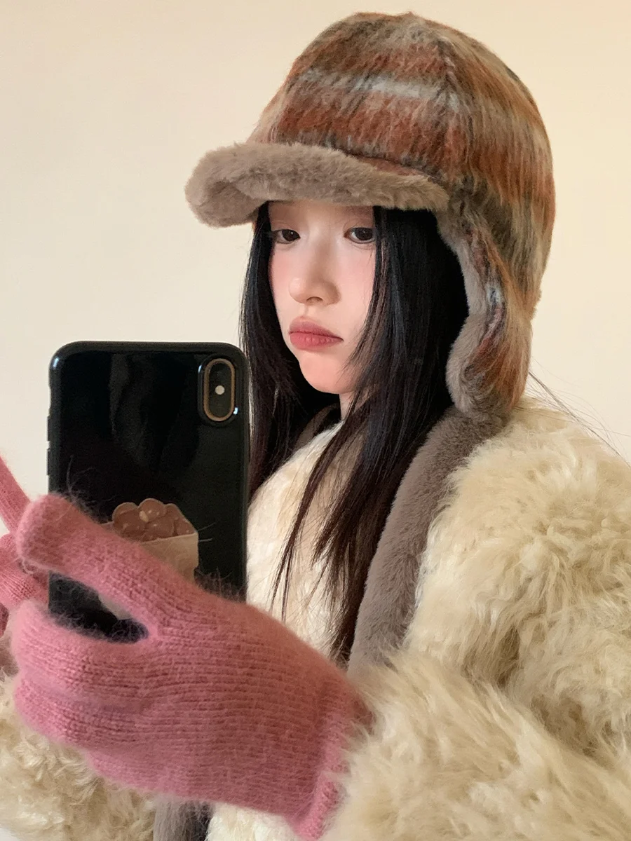 耳まで隠れる帽子：ストライプ柄フリースピンクレイフォ帽の実用性とシーン別適用