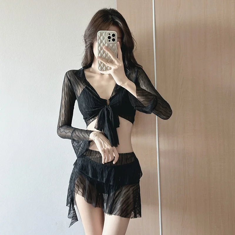 ビキニ水着：上品なデザインとシェイプアップを実現するセクシーなデート衣装