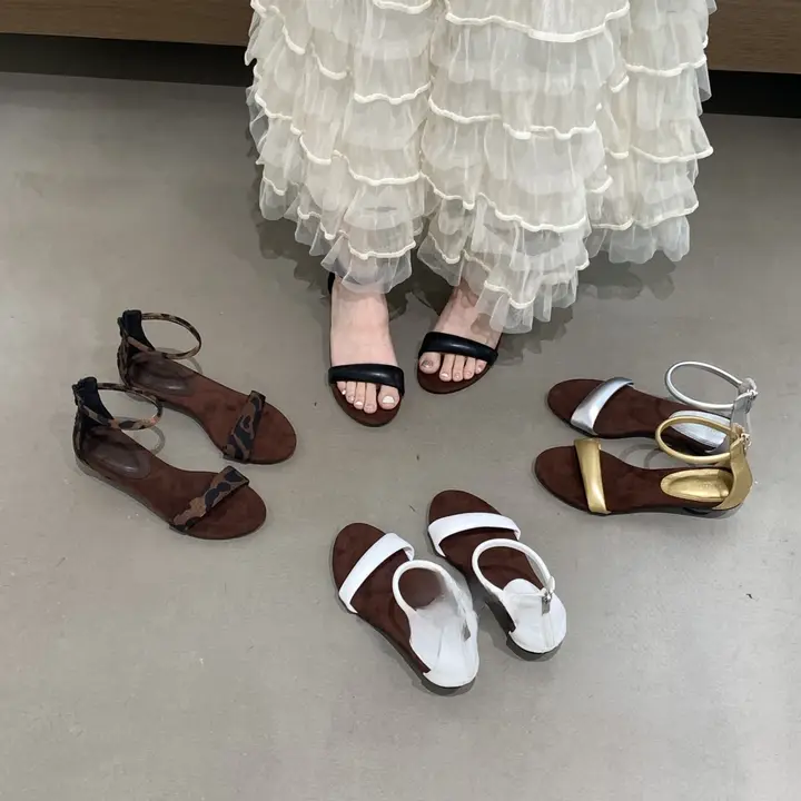 低ヒールの女の子用サンダル【夏用・粗いヒール・ヒョウ柄・オープントゥ・ローマスタイル】（セットアップ対応）