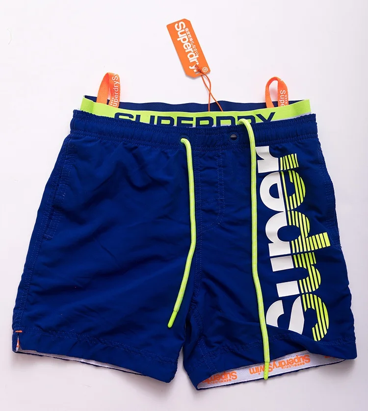 バーミンドショートスを選ぶべきタイミングは？Superdryの速乾ビーチショートパンツが解決するリアルな悩み