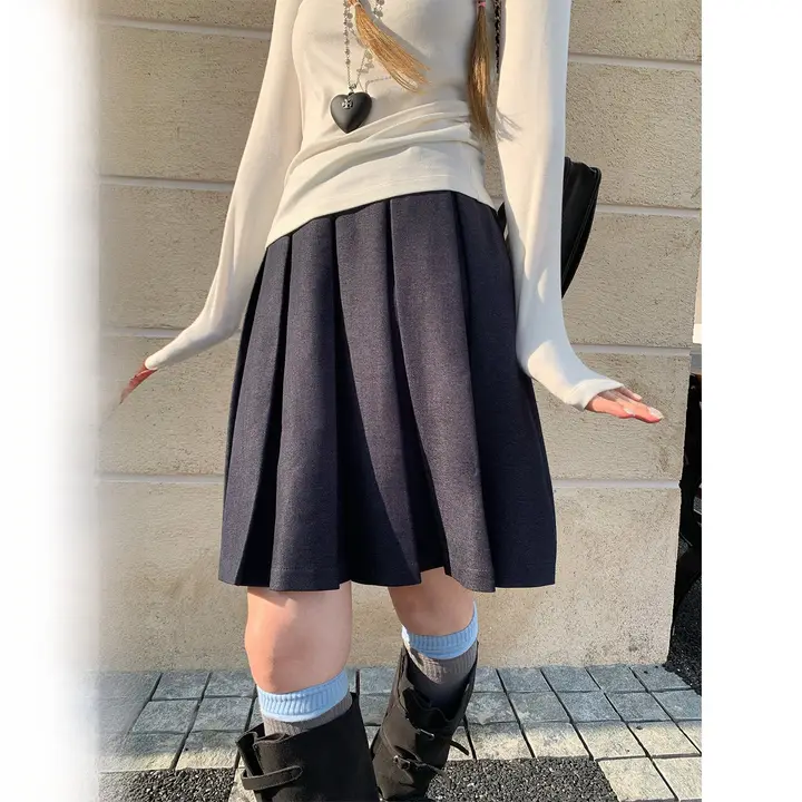 深い青の百褶スカート【女性用・Aライン・短丈・上品な印象】