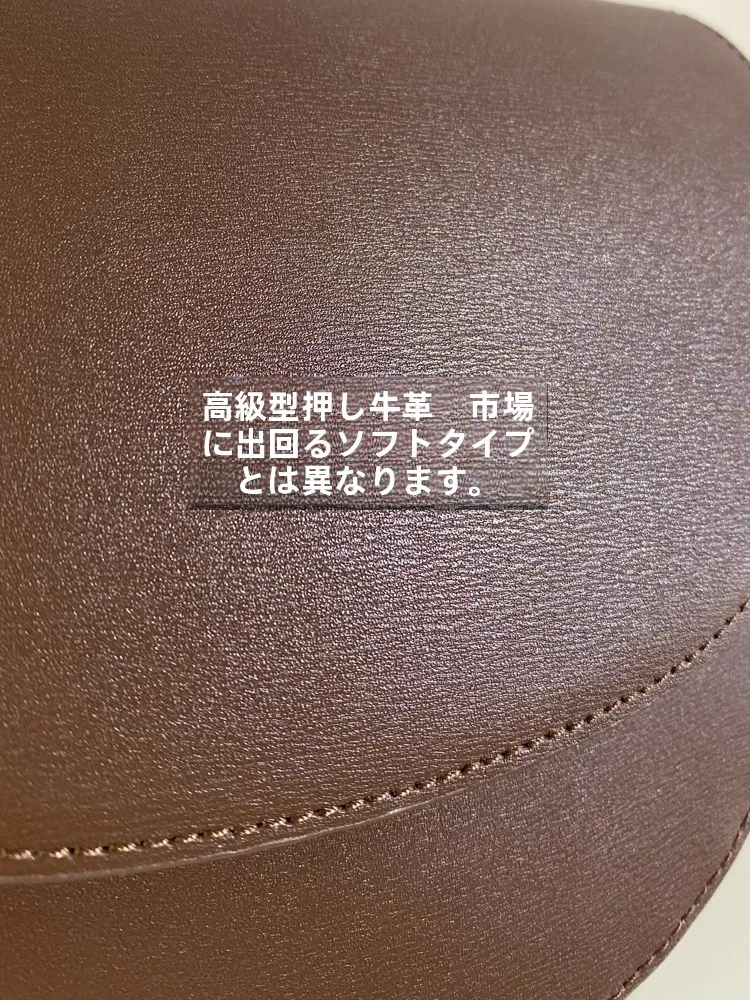 本革製半月形ショルダーバッグ：通勤・レトロデザインで高級感を実現