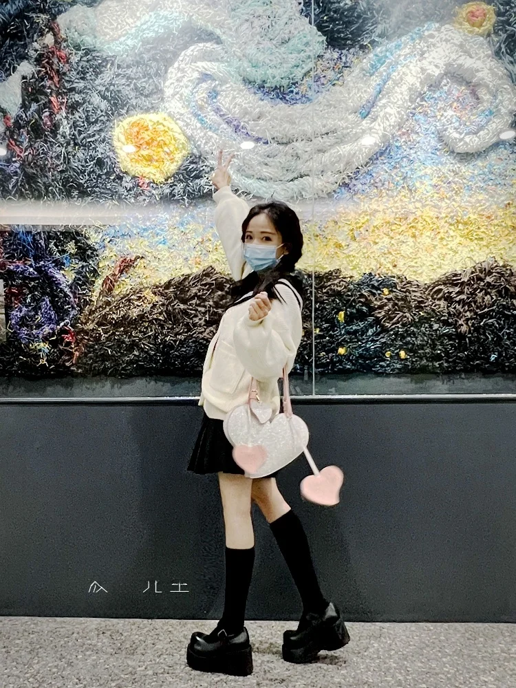 個性のあるショルダー バッグを選ぶには？大学生女子が選ぶ「波普先生」のピンクハートバッグがおすすめ！