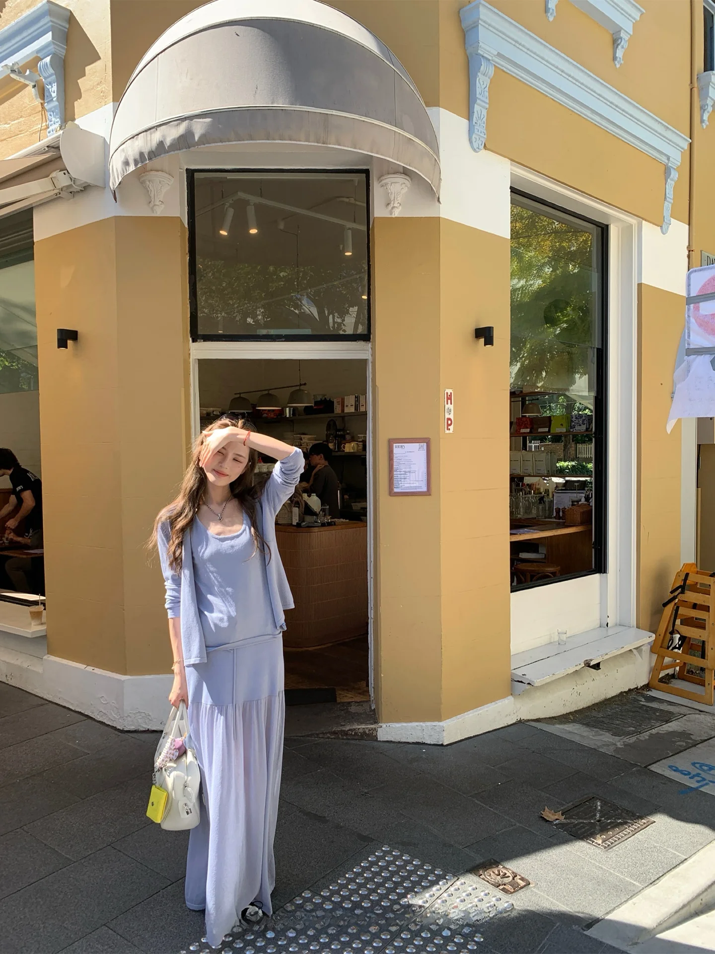春の日差しに負けない、カジュアルでも洗練されたコーデは？
