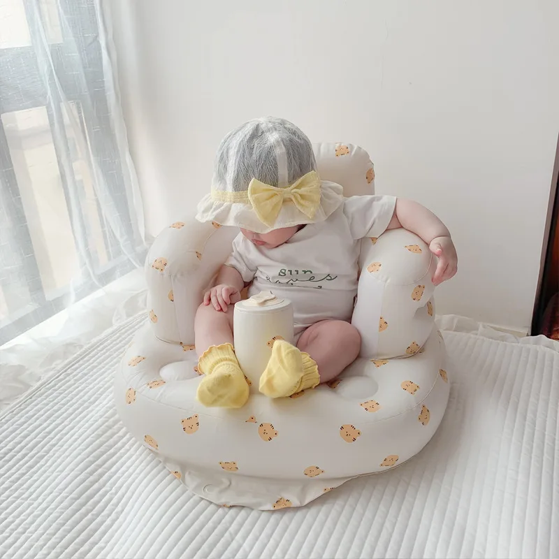 かわいいトラ柄インフレータブル子供用椅子：何ヶ月から安全に使えるか