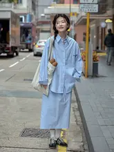 ブルーシャツとスカートのコーディネート【女性用・エレガントスタイル・秋用】（セットアップ対応）
