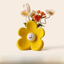 クラインブルーの陶器製花瓶【インテリアデザイン・デスクトップ用・アートフラワー用】