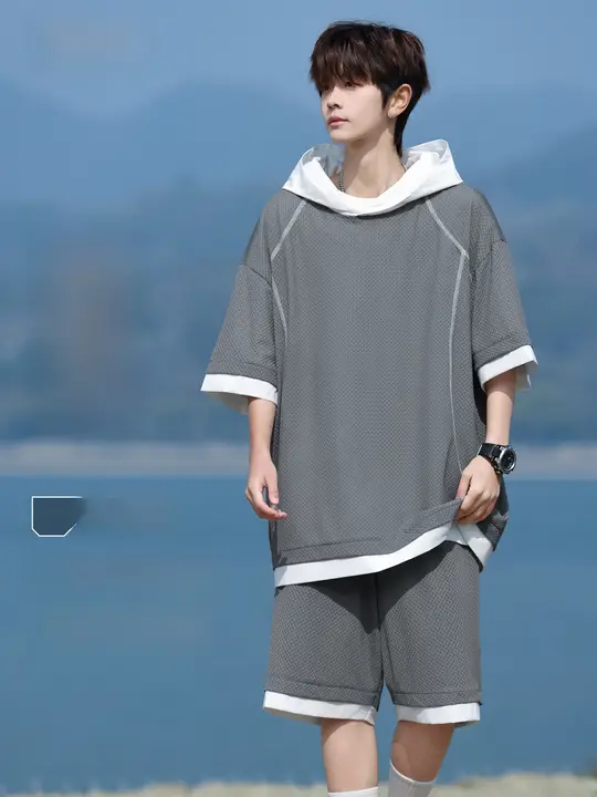 薄手の快適なフード付きTシャツとショートパンツ【夏用・ストレッチ・速乾・カジュアル】（セットアップ対応）
