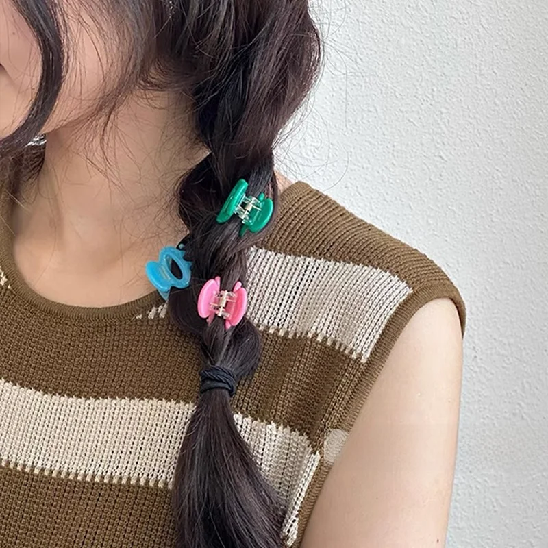 ストレートヘアに悩むあなたに、今すぐ使える「ミニサイズカラフルヘアクリップ」は？