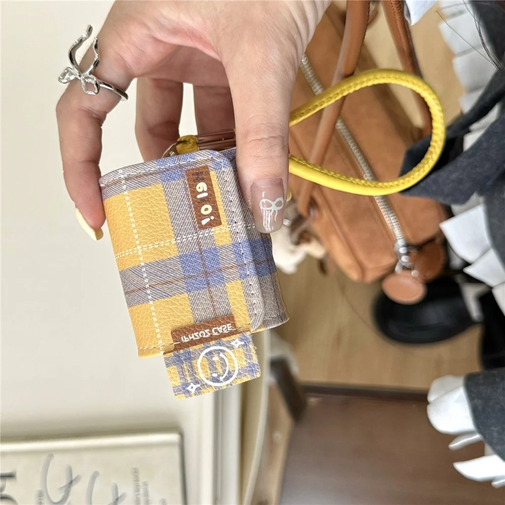 チェック柄のAirPodsケースで通勤のストレスをどう軽減する？