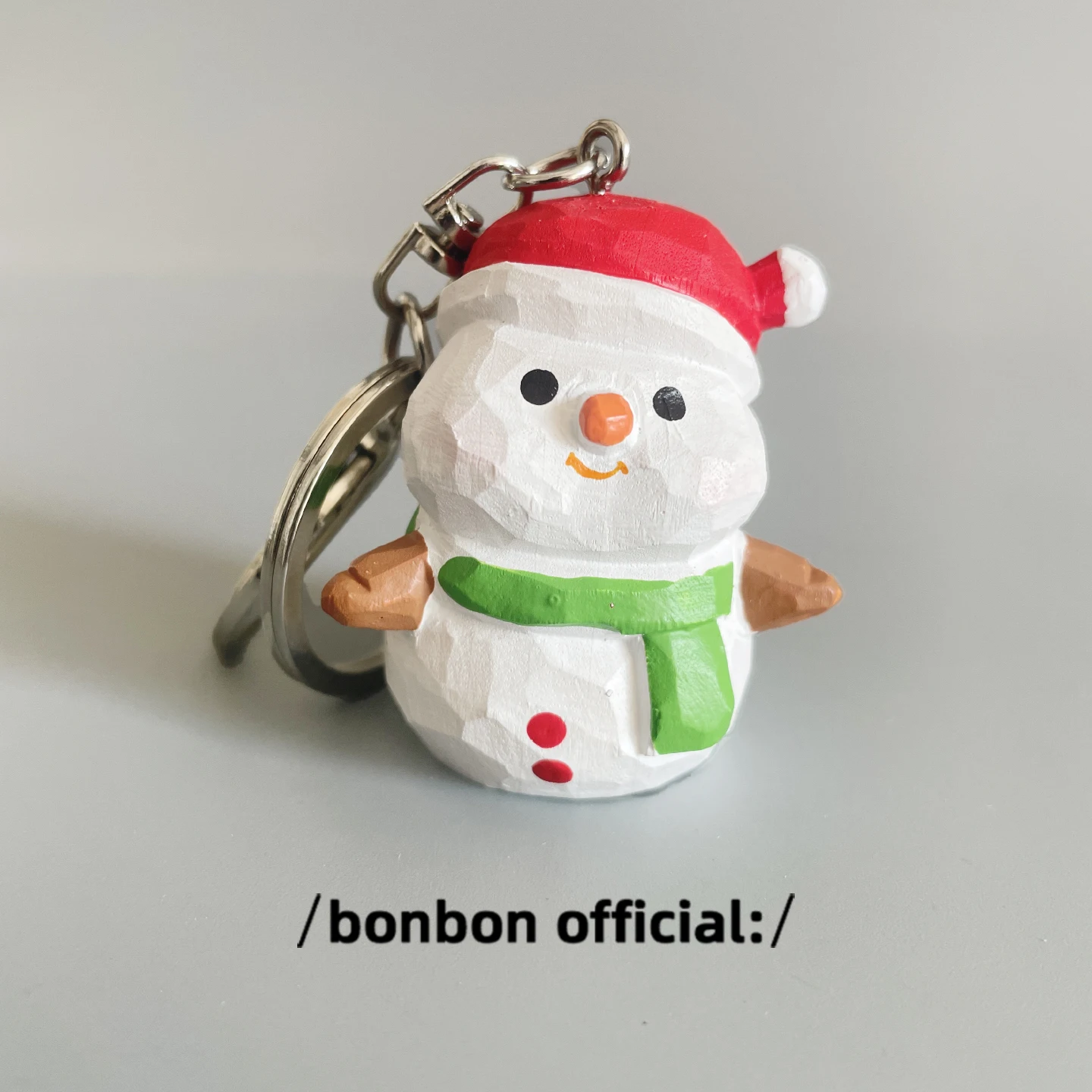 手作り木製スノーマンキーホルダー：クリスマスギフトや日常送礼に最適な可愛さと実用性
