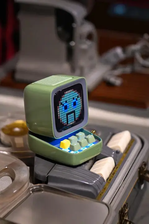 Bluetoothスピーカー ドット絵 コンパクト ヴィンテージ デスク インテリア 誕生日 プレゼント 「Divoom」