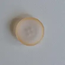 半透明の浅いボウル型ボタン【微金属感・ピンク縁】