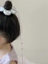 おしゃれな花モチーフの銀色ヘアゴム【水晶装飾・高級感・丸いまとめ髪用】