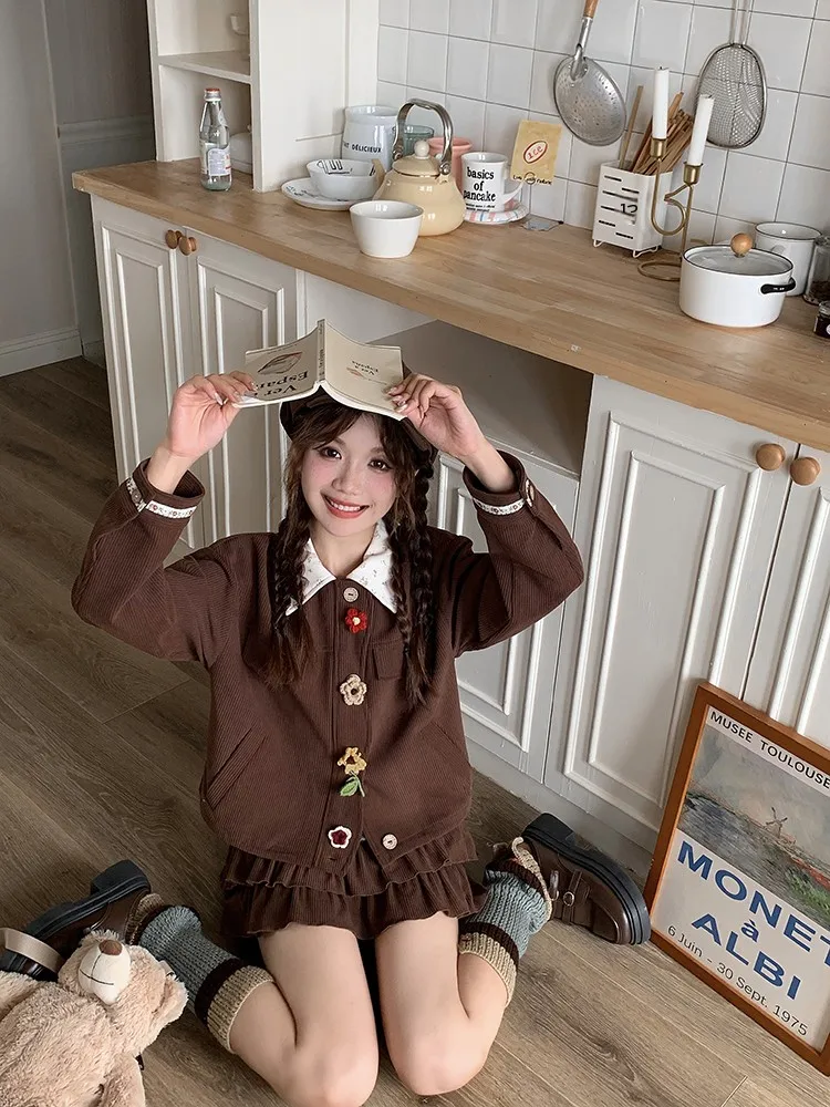 ハンドメイドフラワーレース襟付きジャケットとショートスカートセット：女子向けファッションシステムの実用性と使い勝手