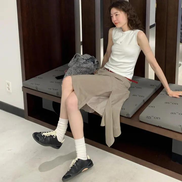 美式レトロ風アセテート不規則スリットミディスカート【夏用・デザイン性のあるおしゃれ】
