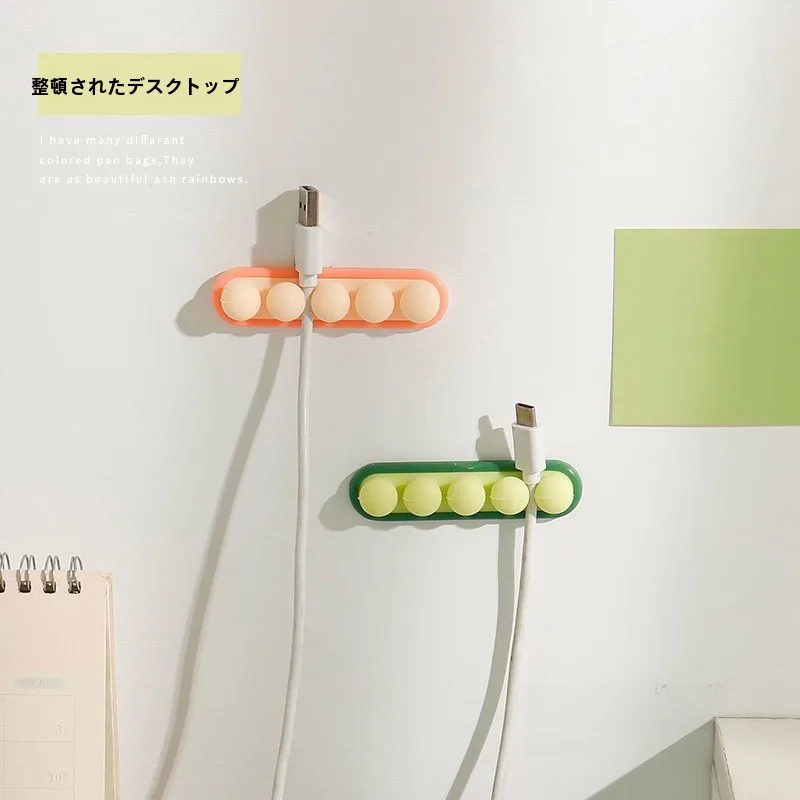 デスク周りの整理が本当に楽になる6in1ケーブルは、これだ！