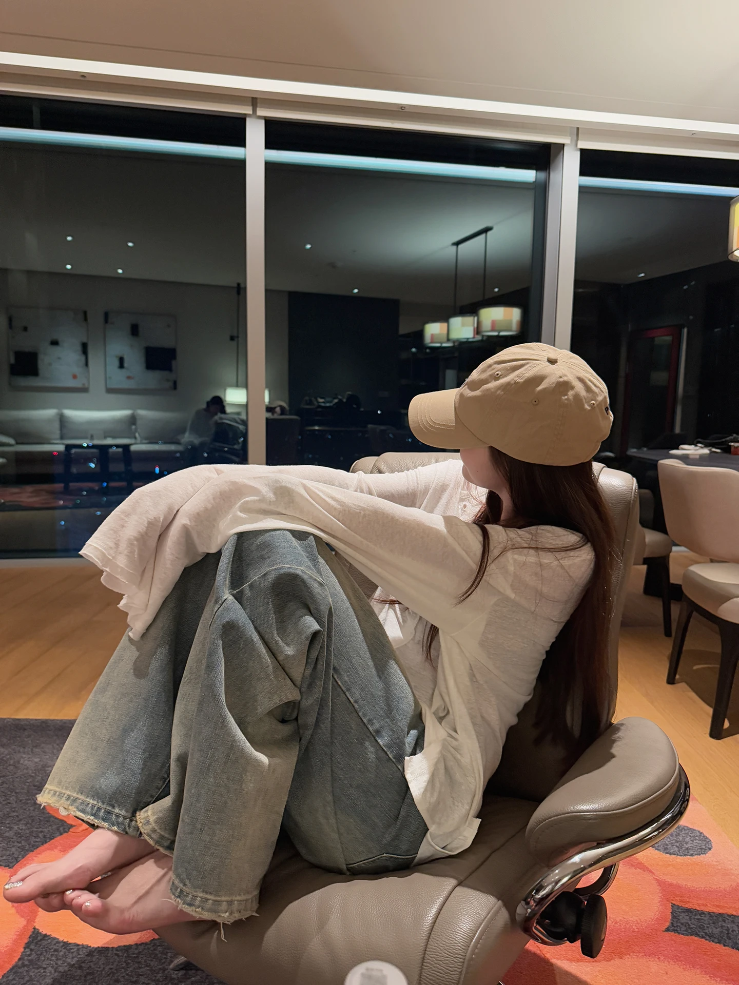tシャツに日焼け止めを塗るなんて、黄ばみは避けられないの？本当に防げるアイテムは？